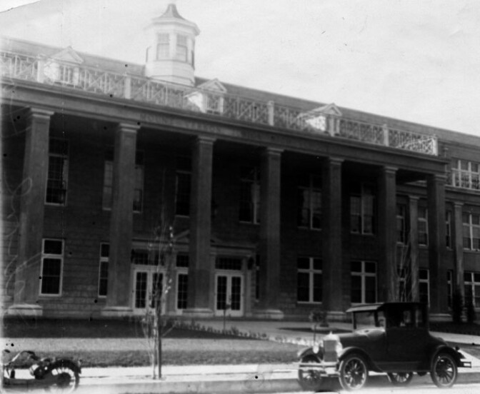 Mount Vernon Middle School | Photo: Los Angeles Public Library
