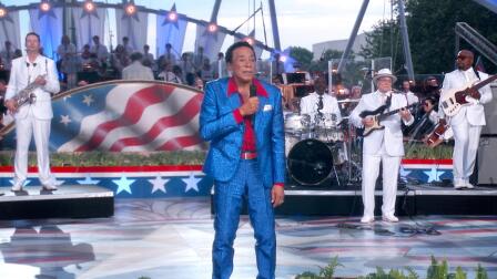 Smokey Robinson Performs “Tracks of My Tears”
