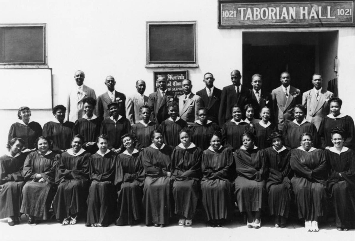 Mount Moriah Baptist Choir at Taborian Hall, site of the church in 1949 | Courtesy of Shades of L.A. Photo Collection, Los Angeles Public Library