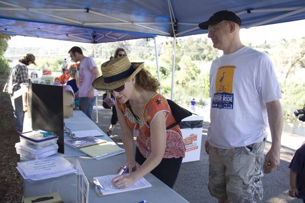 Libby McInerny and Aaron Zuber sign up for their first clean-up.