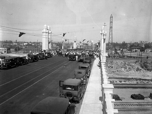 Opening ceremony for the Fourth Street Bridge. Courtesy of the Los Angeles Times Photographic Archive, Special Collections, Young Research Library, UCLA. Used under a Creative Commons license.
