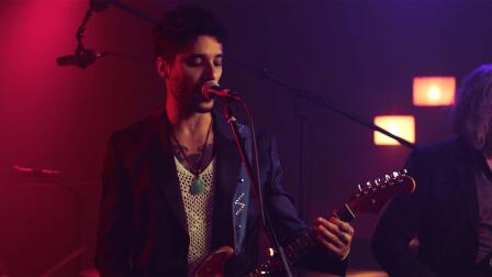 Hector Tellez Jr, Peter Buck Perform 'Silver Blue Jellyfish'