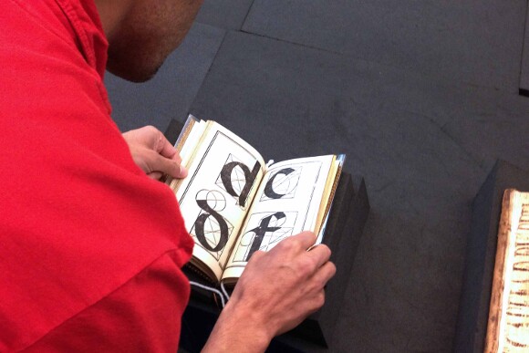 Angst studying letter forms in "Thesauro de scrittori : opera artificiosa" (1530) by Ugo da Carpi. | Photo: Ed Fuentes.