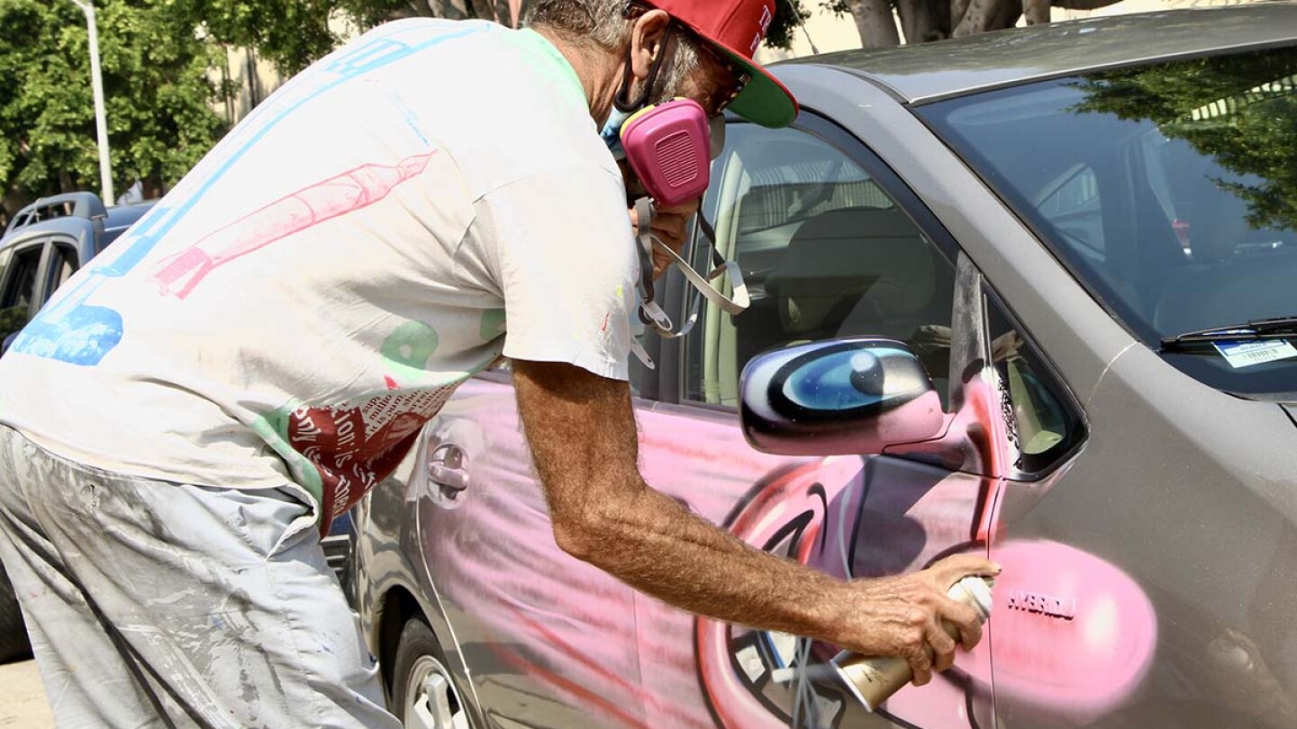 Kenny Scharf bombing a car September 26, 2020 | Jordan Riefe