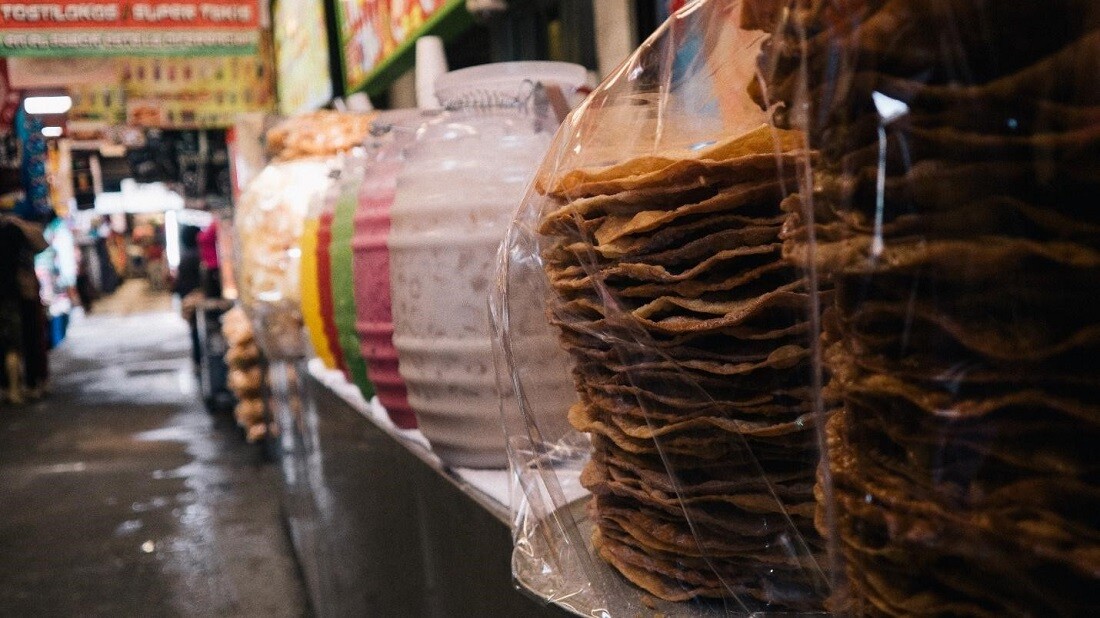El Mercadito: Aguas frescas and buñuelos