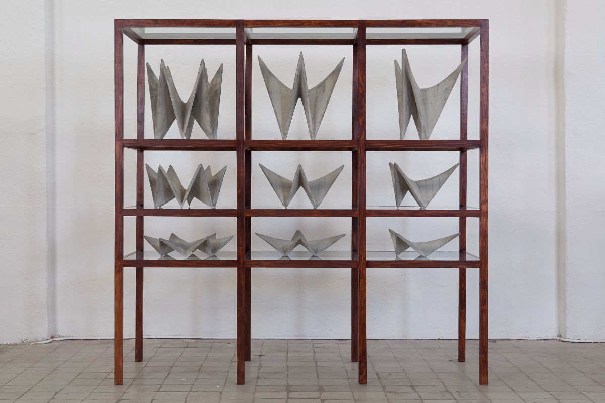 Hector Zamora. "Hyppars," 2014. Poured concrete, vitrine | Courtesy of the artist