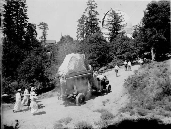 Transporting the 100-inch mirror to Mount Wilson Observatory | Image courtesy of the Observatories of the Carnegie Institution for Science Collection at the Huntington Library, San Marino, California