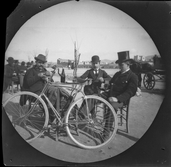 Photo by Frank Lenz Courtesy of UCLA Special Collections.