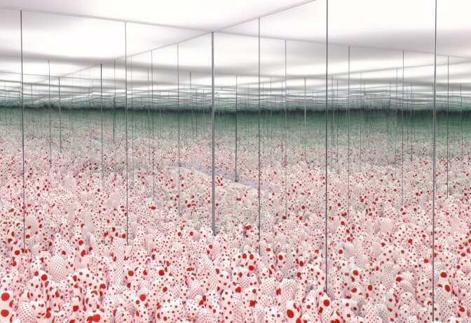 Yayoi Kusama, installation view of Infinity Mirror Room—Phalli’s Field, 1965, at the Hirshhorn Museum and Sculpture Garden | Cathy Carver, Courtesy of Ota Fine Arts, Tokyo/Singapore; Victoria Miro, London; David Zwirner, New York. © Yayoi Kusama