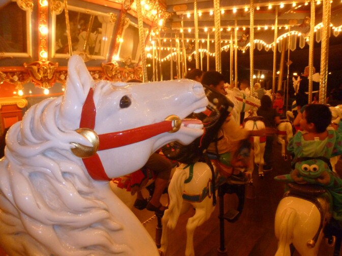Disneyland King Arthur Carrousel (2)