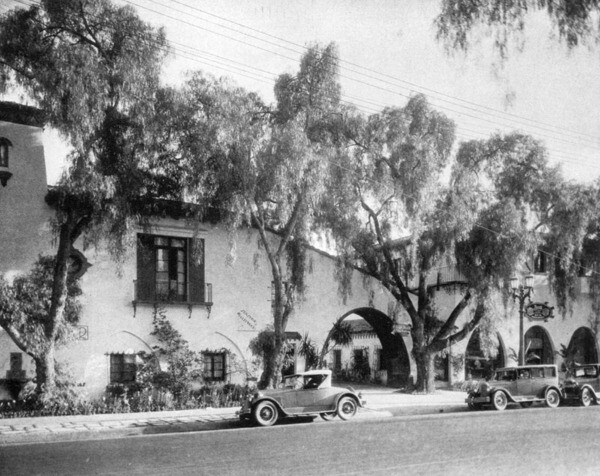 Thomson Buliding, the future home of Cat & Fiddle as it looked ca. 1928 | Photo: Security Pacific National Bank Collection, Los Angeles Public Library