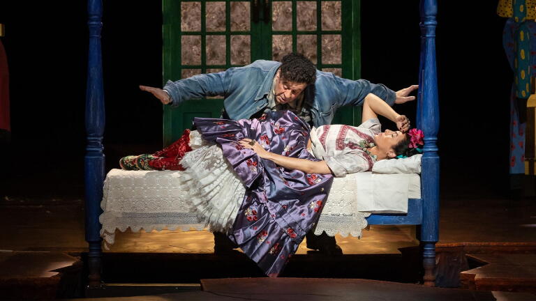 Isabel Leonard performs "Entra la mirada" in "El Último Sueño de Frida y Diego"