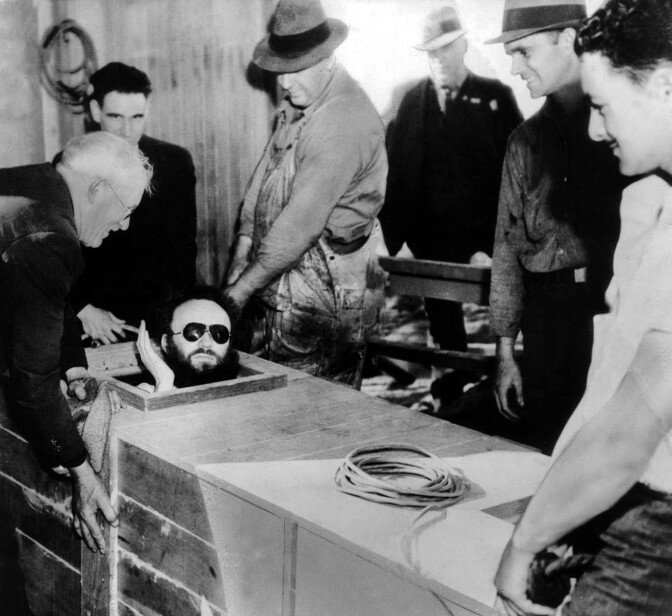 Jack Loreen. Former Alaska miner and holder (he claimed) of the world’s roller skating record from New York to Miami, Loreen’s “buried alive” career was well underway by 1933. Photograph courtesy of the author.