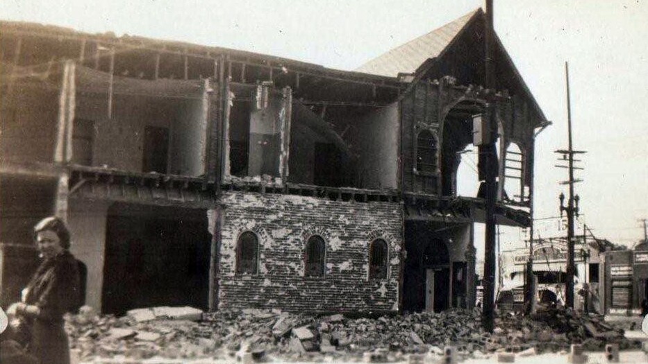 Woman next to rubble after 1933 quake