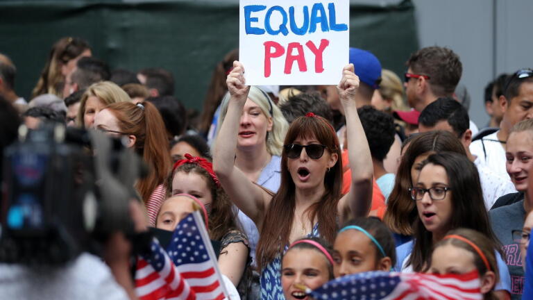U.S. women soccer players reach settlement over equal pay