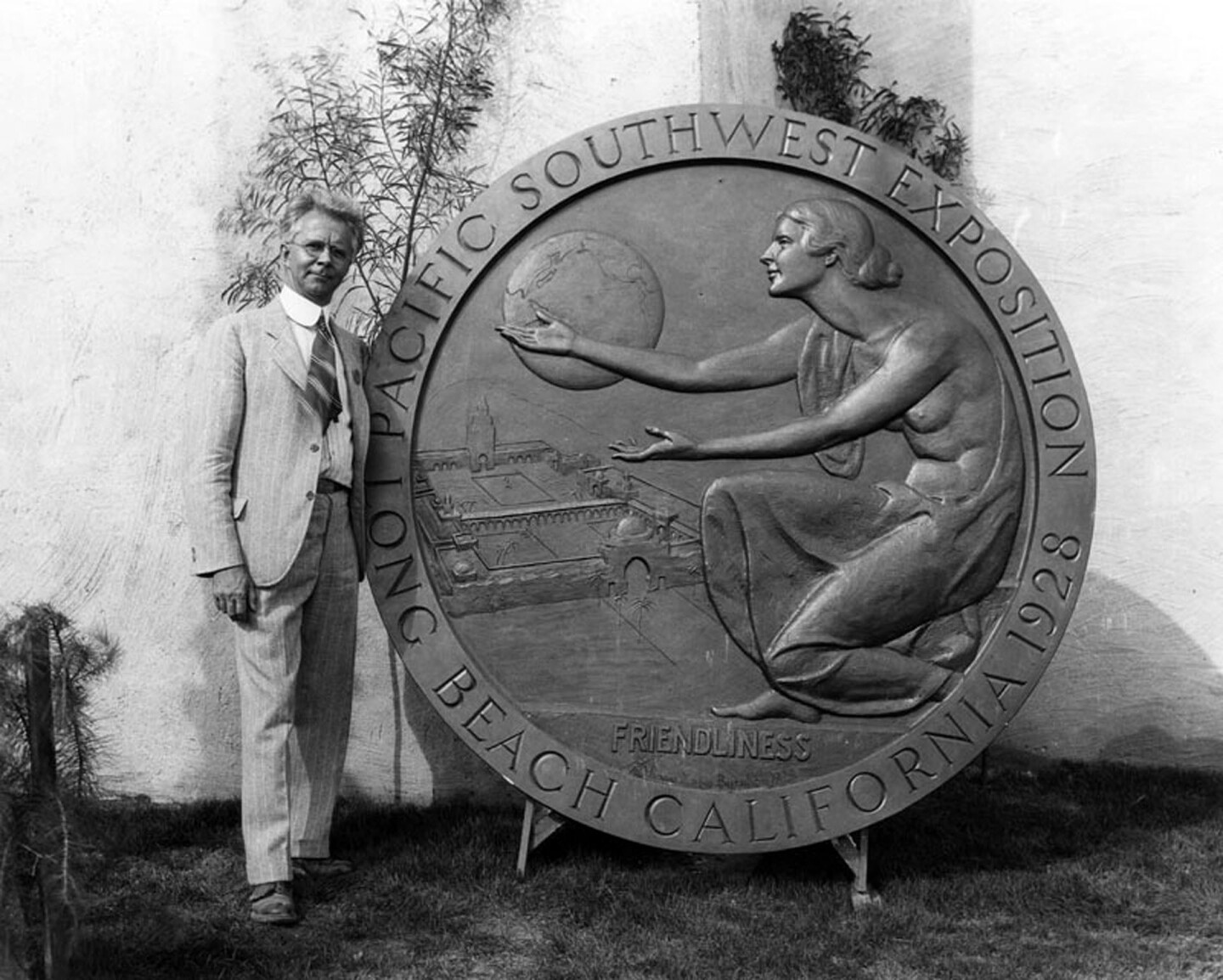 Friendliness. The fair’s medallion, designed by Roger Noble Burnham, proclaimed “friendliness” as the fair’s motto. Photograph courtesy of Security Pacific National Bank Collection, Los Angeles Public Library