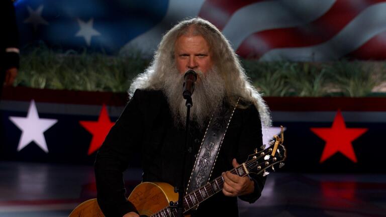 Jamey Johnson Performs "21 Guns"