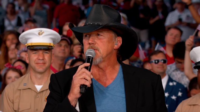 Trace Adkins Performs "Still A Soldier"