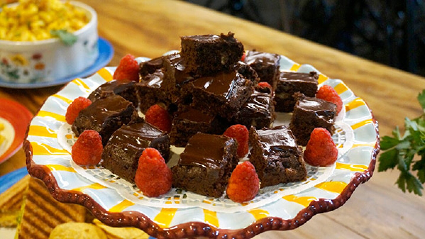 Cocoa-Cake Brownie Bites with Creamy Chocolate-Peanut Butter Frosting