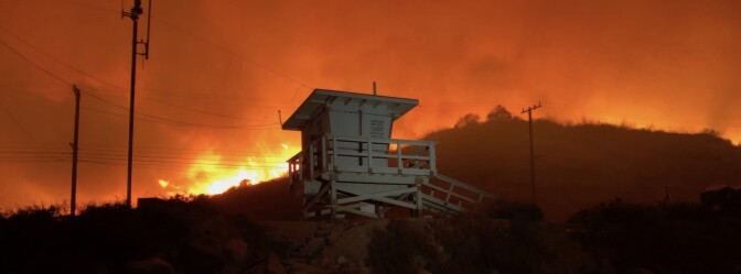 Woolsey Fire approaches Malibu beach, November 10 Cropped