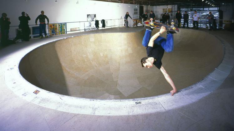 Session the Bowl, Deitch Projects, New York, 2003 | Courtesy of Jeffrey Deitch
