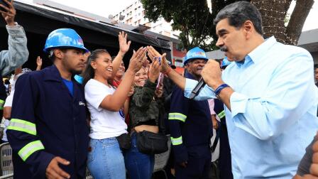 News Wrap: Trump declares Venezuela’s airspace ‘closed’