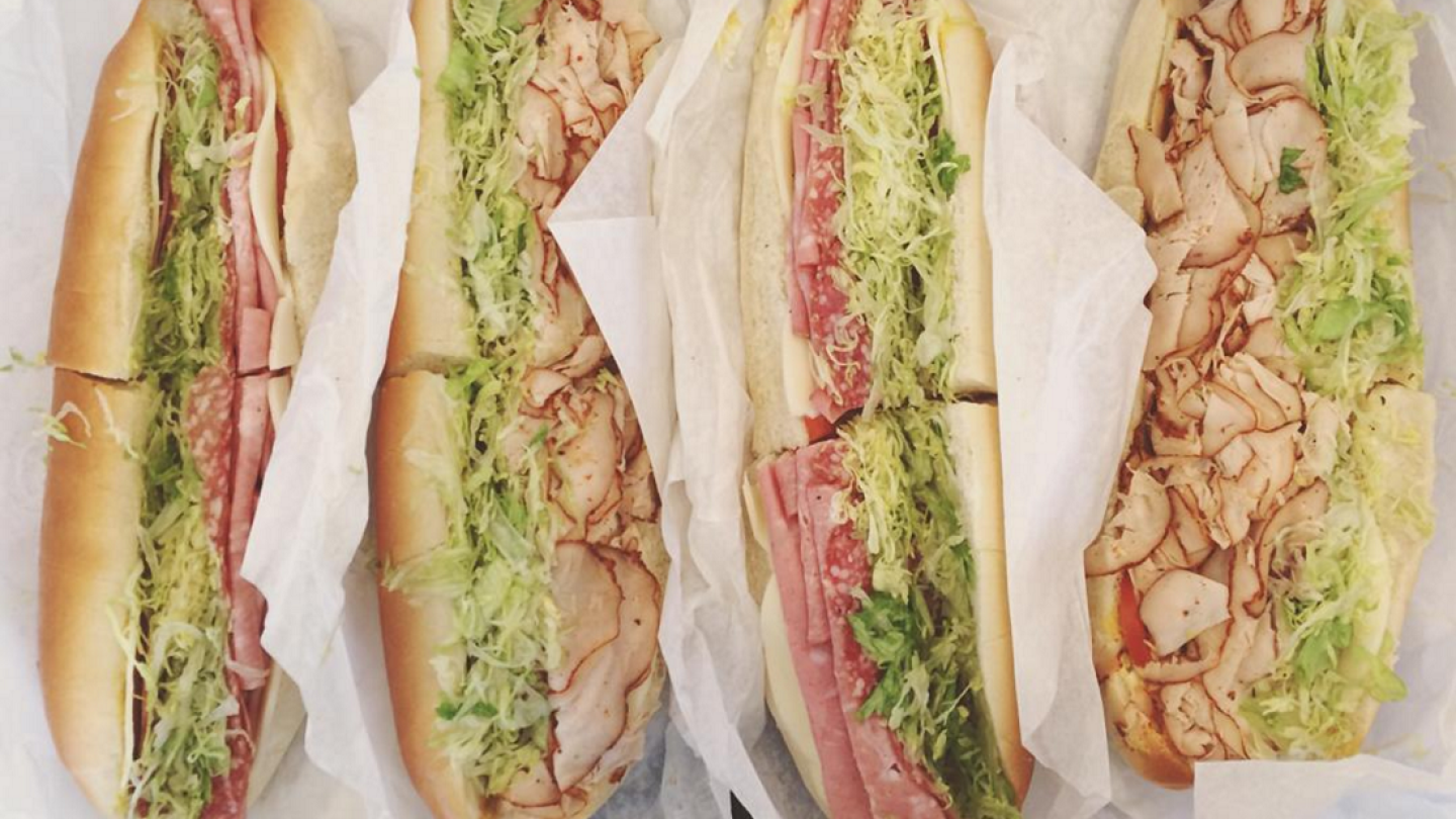 Italia Deli Bakery