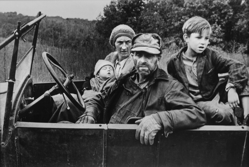 Farm family migrates in 1936 | Photo: Arthur Rothstein, Farm Security Administration