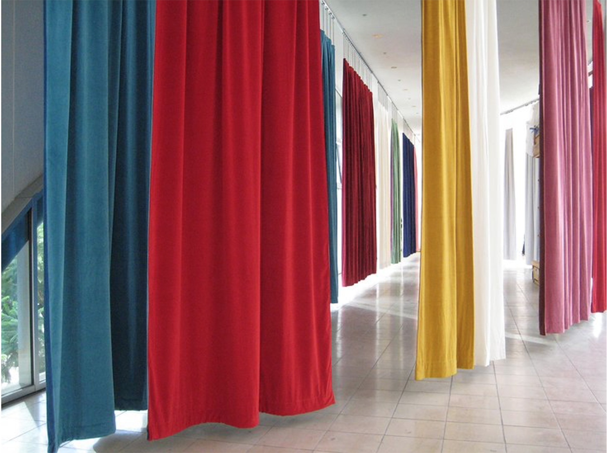 Yunhee Min, For Instance, Lindbrook Terrace, Hammer Museum, 2012, double-sided velour curtains, curtain tracks & hanging chains | Courtesy of Yunhee Min and Hammer Museum.