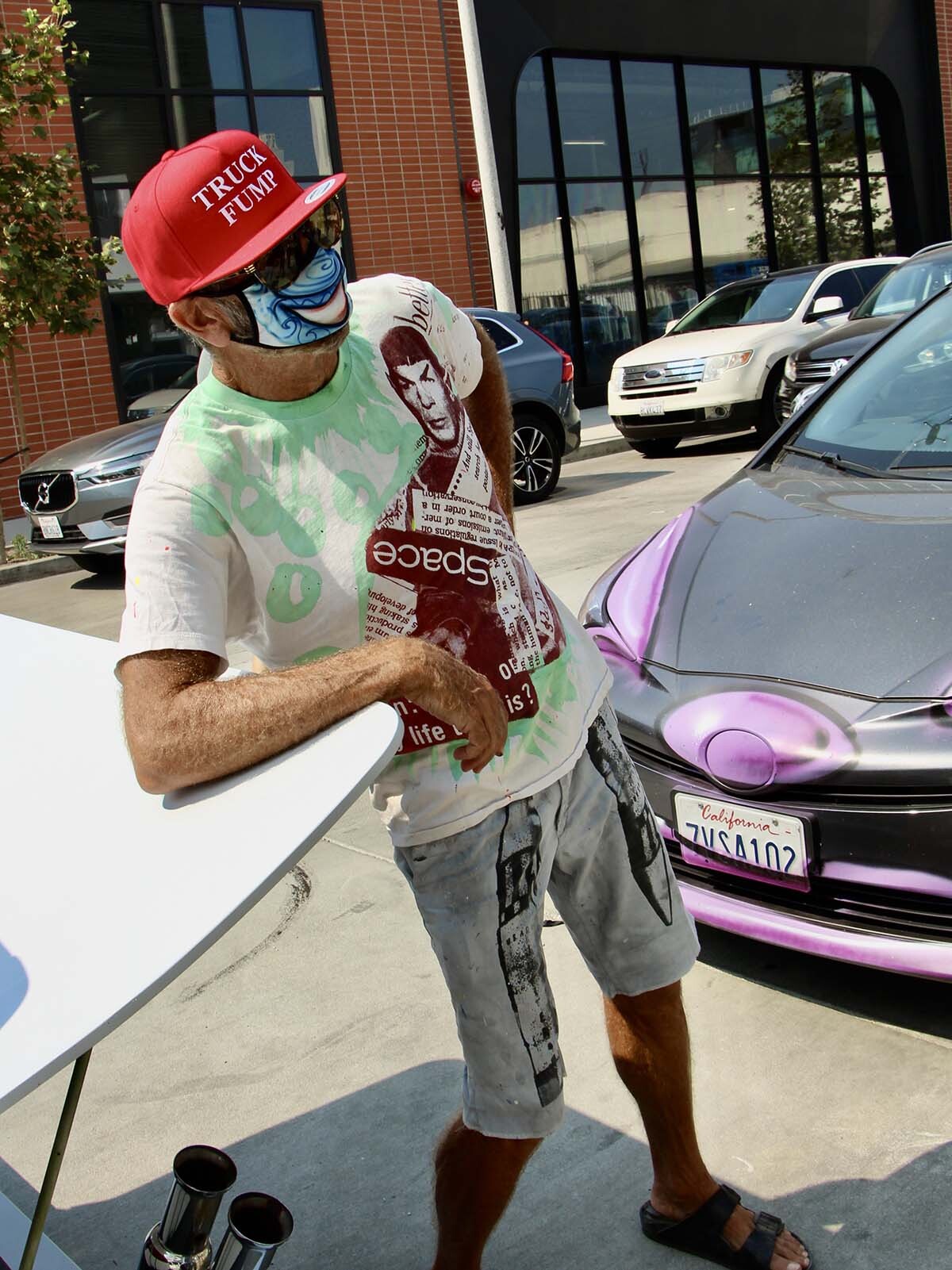 Kenny Scharf looking at one of his creations at the "Karbombz!" rally September 26, 2020 | Jordan Riefe