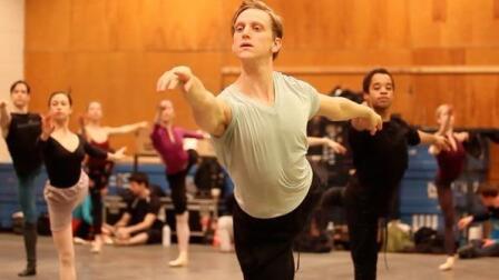 Amid Turmoil, an American 'Prince' Returns to Russia