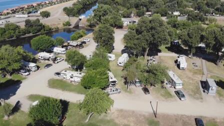 These retirement-age nomads find work along the open road