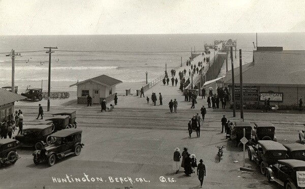 Pacific Electric tracks at the Huntington Beach pier, circa 1920. Courtesy of the California State Library.