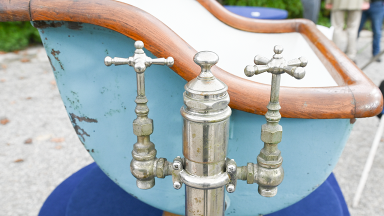 Appraisal:  J.L. Mott Bathtub, ca. 1900