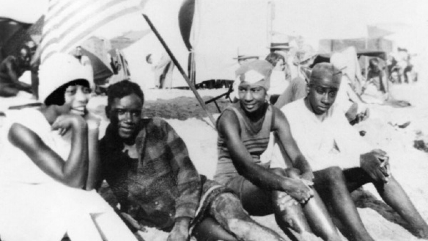 Caption reads: ''L to R: Grace Williams, Albert Williams, Mary Mingleton, Willie Williams (no relation) in the segregated section of Santa Monica beach known as the Ink Well,'' ca. 1926 | Shades of L.A. Collection, Los Angeles Public Library