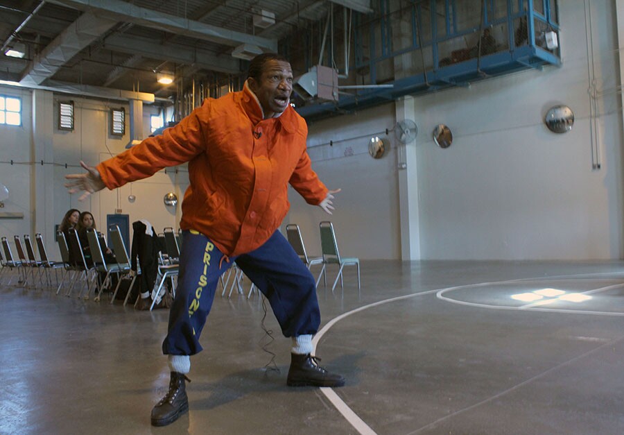 LAC prisoner performs