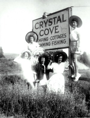 Roadside sign to Crystal Cove