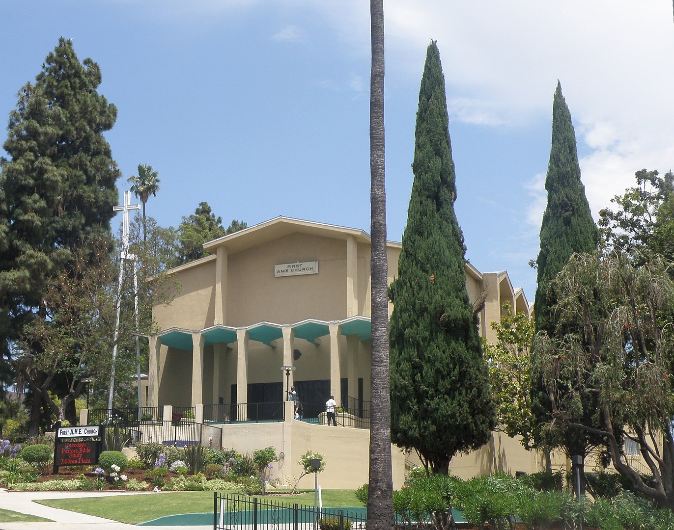 First A.M.E. Church of Los Angeles | Laurie Avocado / Wikicommons