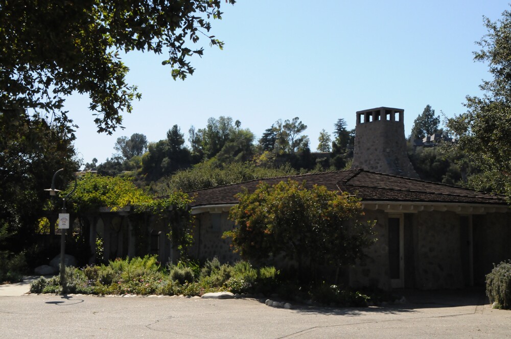 The California Art Club invited artists to La Casita del Arroyo Clubhouse October 12th for "Paint On"