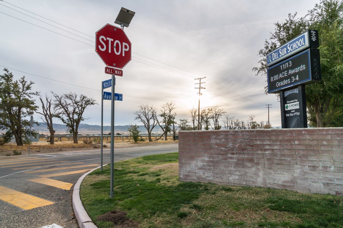 A solar farm sited directly across from the Del Sur Elementary School at 90th Street West and Avenue H in Lancaster, CA. | Kim Stringfellow © 2017
