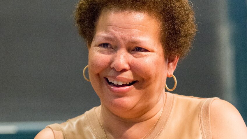 Photo of Debra Lee.