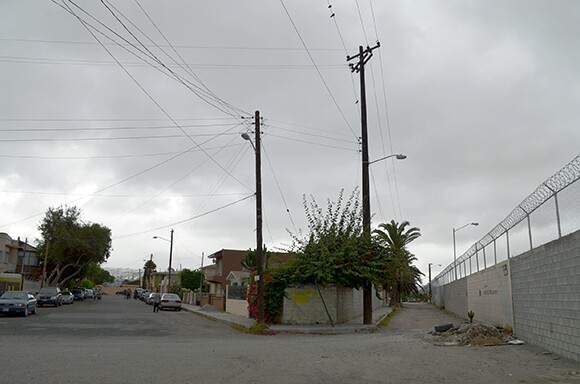 Colonia Federal is seperated by an alley from the southern part of the Border Fence. | Photo: Courtesy of Misael Diaz.