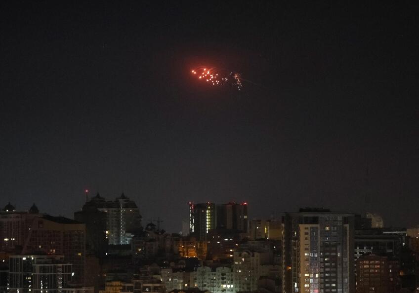 November 25, 2025 - PBS News Hour full episode