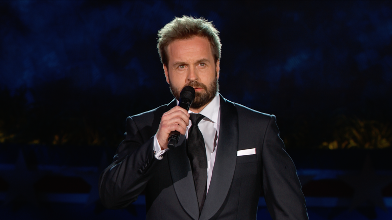 Alfie Boe Performs "Forever Young" at the 2016 Concert