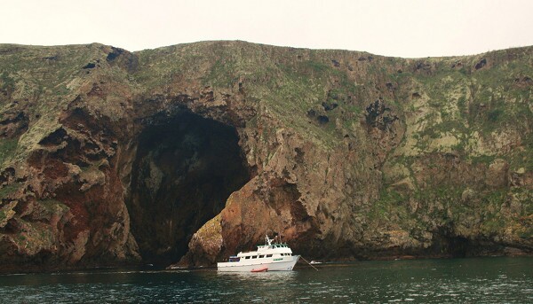 channel-islands-coast-boat-041013