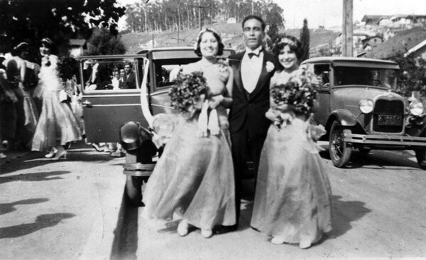 Bridesmaids and best man at a wedding in a Chavez Ravine neighborhood, 1929. Courtesy of the Shades of L.A. Collection, Los Angeles Public Library.