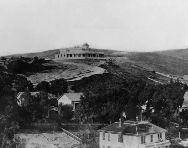 View of Fort Moore Hill, showing the home (upper center) of Mary Hollister Banning, formerly a beer hall built by Jacob Philippi, ca. 1887 | Security Pacific National Bank Collection, courtesy of the Los Angeles Public Library