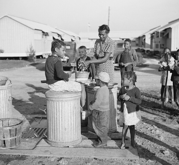 Washing greens at the Okeechobee migratory labor camp, Belle Glade, Florida, 1941. Photo by Marion Post Wolcott | Library of Congress