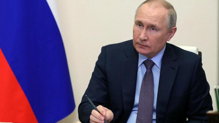 Putin tightens grip on dissent behind a new Iron Curtain
