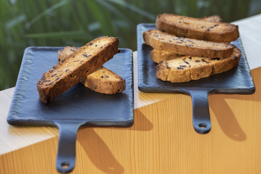 A tray of biscootti